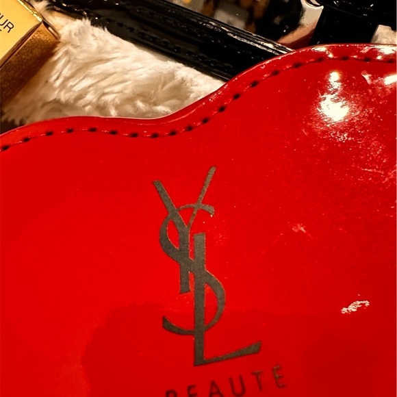 YSL RED LIP SHAPED POUCH, MIRROR  ๐ - Picture 4 of 4